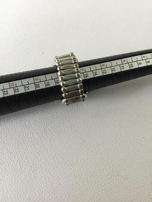 Beautiful stretchy fashion ring