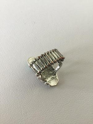 Beautiful stretchy fashion ring