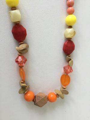 Colorful fashion plastic beaded necklace
