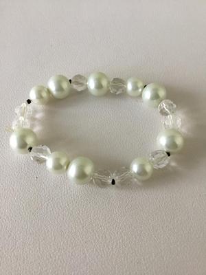 Clear stretchy beaded fashion bracelet