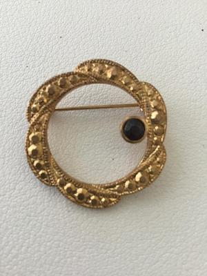 Gold tone vintage brooch