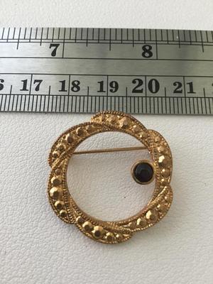 Gold tone vintage brooch