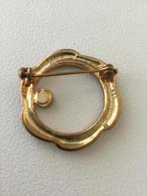 Gold tone vintage brooch