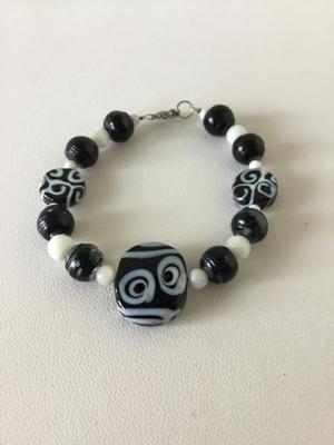 Faux stone art designed beaded bracelet