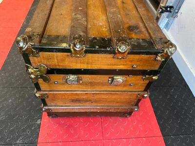 ANTIQUE WOODEN TRUNK
