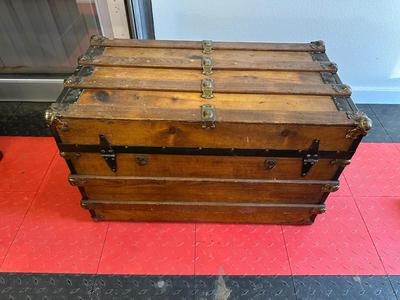 ANTIQUE WOODEN TRUNK