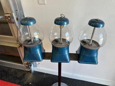 TRIPLE PENNY CANDY MACHINE WITH KEY
