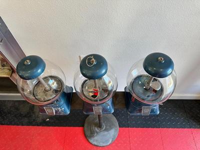 TRIPLE PENNY CANDY MACHINE WITH KEY