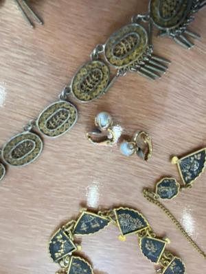 VINTAGE CLUTCH AND COSTUME JEWELRY
