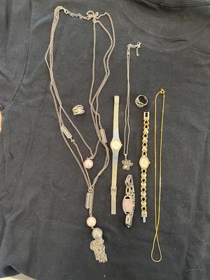 WOMENS BULOVA WATCH AND JEWELRY