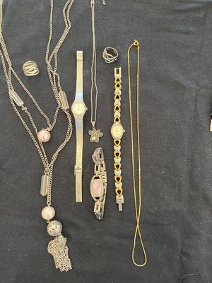 WOMENS BULOVA WATCH AND JEWELRY