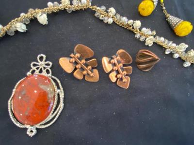 LA REGALE CLUTCH AND COSTUME JEWELRY SOME FOR REPAIR OR REPURPOSE