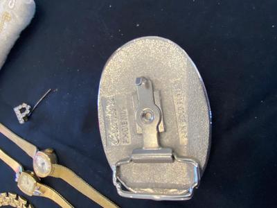 A VARIETY OF GOLD TONE WATCHES, JEWELRY AND A BELT BUCKLE