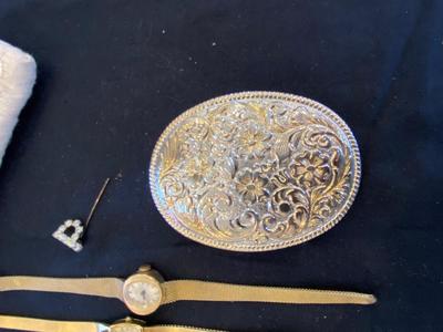 A VARIETY OF GOLD TONE WATCHES, JEWELRY AND A BELT BUCKLE