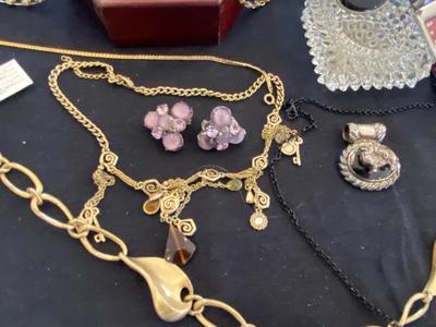 SMALL JEWELRY BOX WITH ESTATE JEWELRY