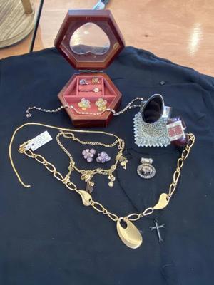 SMALL JEWELRY BOX WITH ESTATE JEWELRY