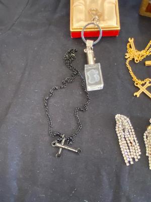 TREASURE CHEST COIN BANK, 3-D PRINTED GIRAFFE AND MORE!