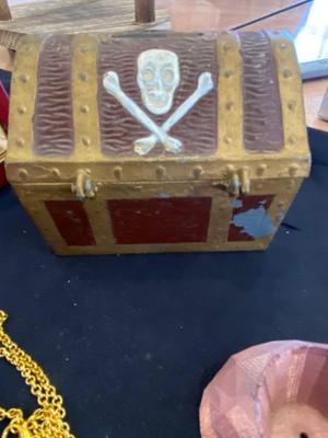 TREASURE CHEST COIN BANK, 3-D PRINTED GIRAFFE AND MORE!