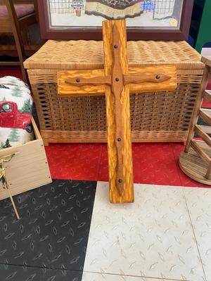 WICKER HAMPER CHRISTMAS DECOR AND MORE!