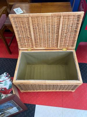 WICKER HAMPER CHRISTMAS DECOR AND MORE!