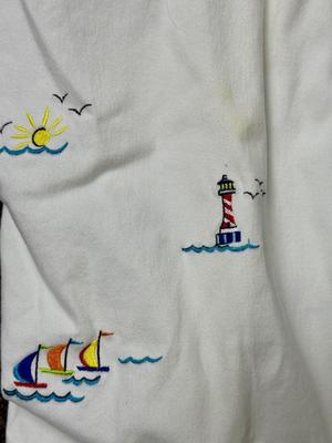 Quacker Factory size 1X Embroidered Sailboats on White Jeans Capri Style