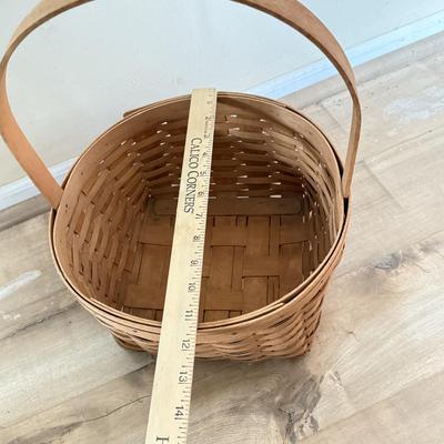 LOT 387K: Longaberger Collection: Baskets, Accessories & Liners