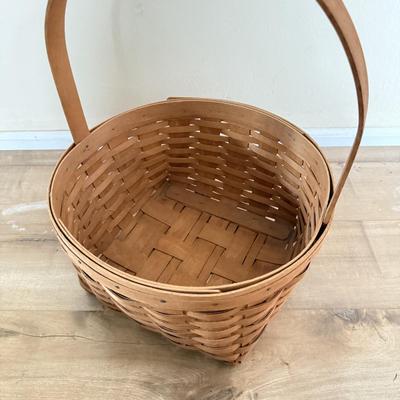 LOT 387K: Longaberger Collection: Baskets, Accessories & Liners