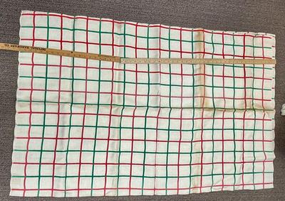 Vintage Tablecloth red & green criss-cross