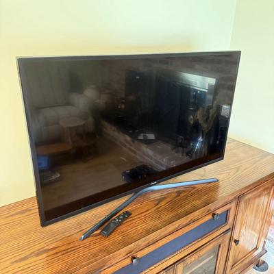 LOT 393F: Samsung HD TV Model UN43K630DF