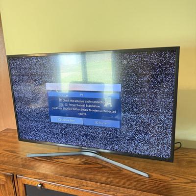 LOT 393F: Samsung HD TV Model UN43K630DF