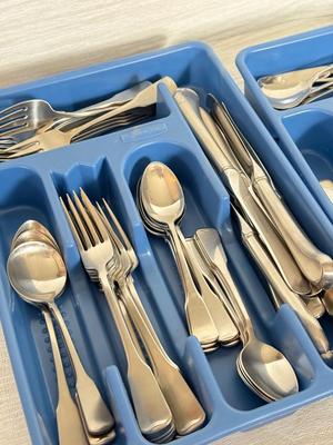 LOT 395K: Oneida Stainless Steel Flatware w/ Rubbermaid Organizers