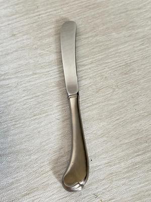 LOT 395K: Oneida Stainless Steel Flatware w/ Rubbermaid Organizers