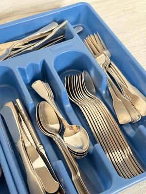 LOT 395K: Oneida Stainless Steel Flatware w/ Rubbermaid Organizers