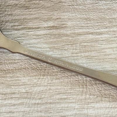 LOT 395K: Oneida Stainless Steel Flatware w/ Rubbermaid Organizers