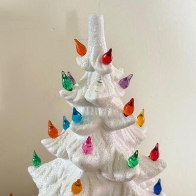 LOT 397L: Vintage Atlantic Mold White Ceramic Christmas Tree Lamp