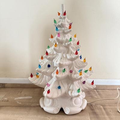 LOT 397L: Vintage Atlantic Mold White Ceramic Christmas Tree Lamp