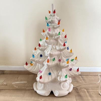 LOT 397L: Vintage Atlantic Mold White Ceramic Christmas Tree Lamp