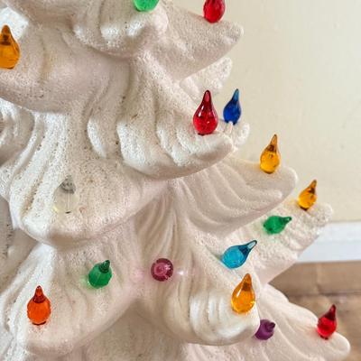 LOT 397L: Vintage Atlantic Mold White Ceramic Christmas Tree Lamp
