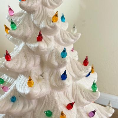 LOT 397L: Vintage Atlantic Mold White Ceramic Christmas Tree Lamp
