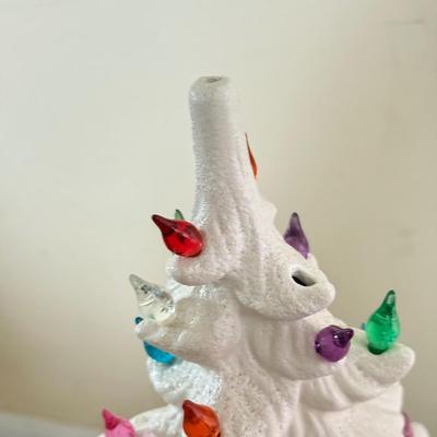 LOT 397L: Vintage Atlantic Mold White Ceramic Christmas Tree Lamp