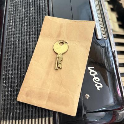 LOT 402K: Vintage 1950s Italian Bass Accordion 254/29