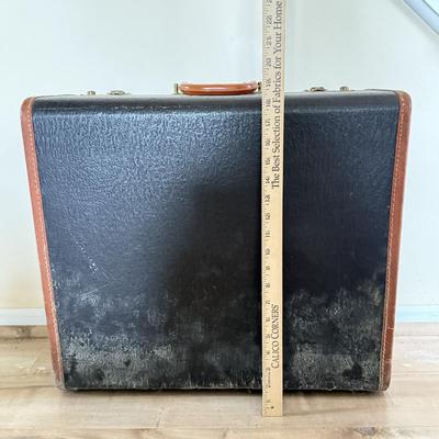 LOT 402K: Vintage 1950s Italian Bass Accordion 254/29