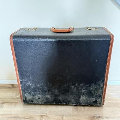 LOT 402K: Vintage 1950s Italian Bass Accordion 254/29