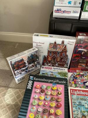 BR706 Large Lot of Puzzles