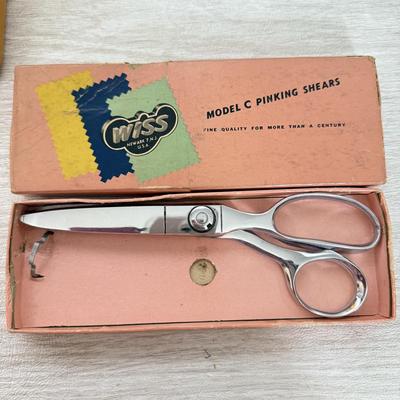 LOT 403L: Collection of Sewing Thread w/ Case & Vintage Crafting Scissors