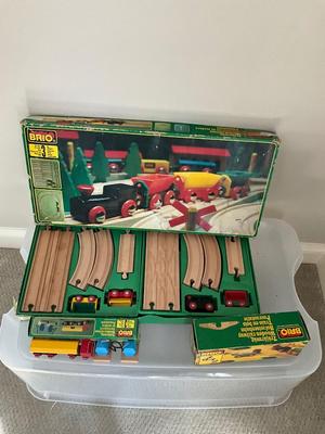 BR708 Brio 28pc Wooden Railway Train Set