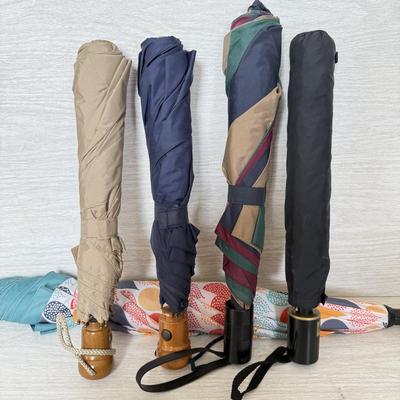 LOT 405L: Umbrella Collection: Totes & More