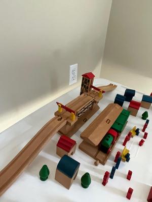 BR710 Childs BRIO Wooden 33pc Railway Set