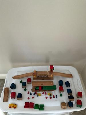 BR710 Childs BRIO Wooden 33pc Railway Set