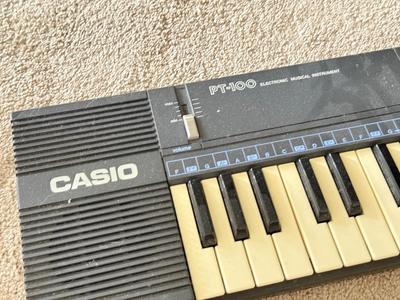 LOT 417L: Electronic Keyboards: Yamaha PSR-12 & Casio PT-100